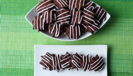 Kakaowo-cynamonowe ciasteczka z migdałowym lukrem
