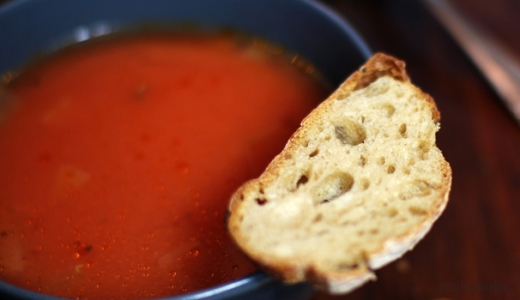 Włoska zupa pomidorowa z ciabattą 