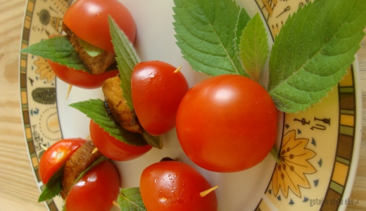 Koreczki z pomidorkami cherry