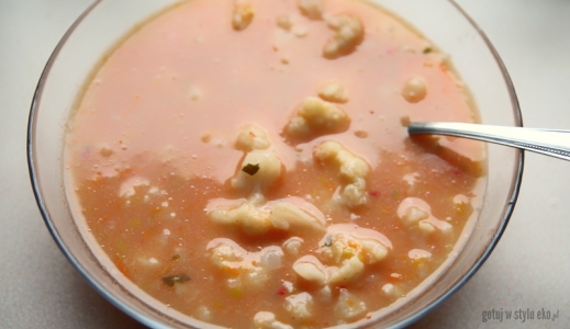 Zupa kalafiorowo-pomidorowa 
