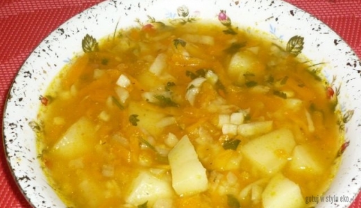 Zupa dyniowa z ziemniakami i natką 