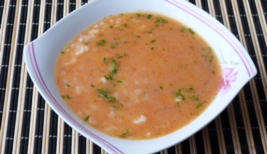 Szybka zupa pomidorowa z ryżem 
