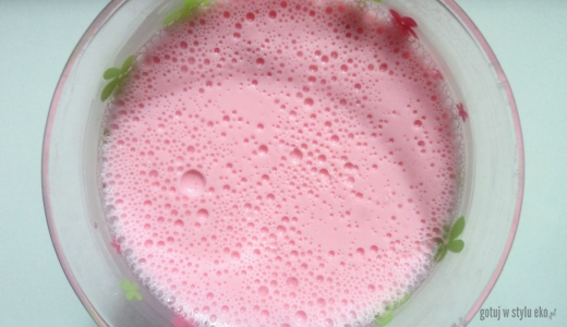 Różowa galaretka jogurtowa :) 