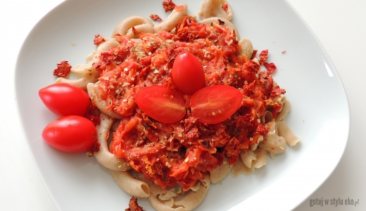 Makaron owsiany z sosem pomidorowo- dyniowym