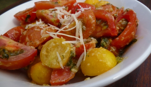 Sałatka pomidorowa z pesto