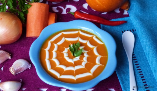 Pikantna zupa krem z dyni i marchewki