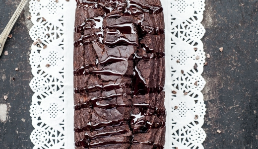 Ciasto czekoladowo bananowe z syropem daktylowym 