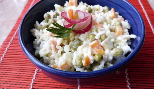 Sałatka warzywna z ryżem