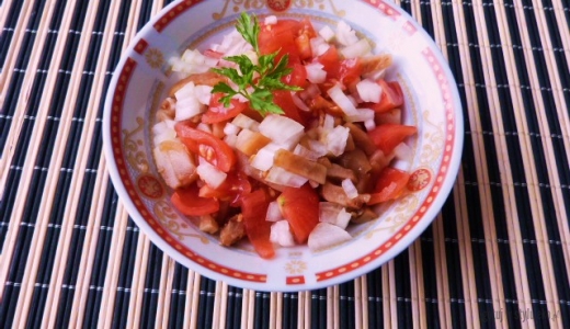 Sałatka z pomidorów i bakłażana