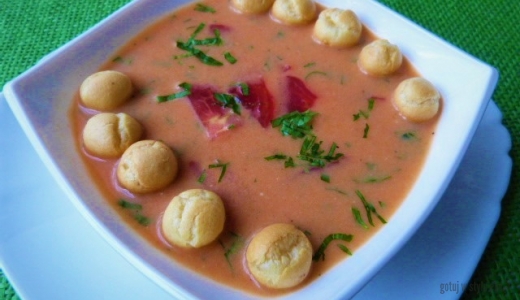 Zupa z pomidorami i groszkiem ptysiowym