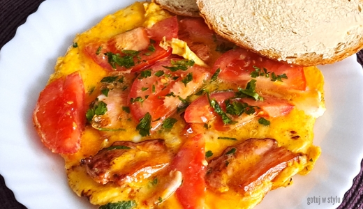 Jajka na śniadanie w formie omlecika