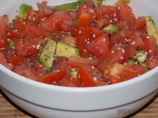 Sałatka z pomidorów i awokado
