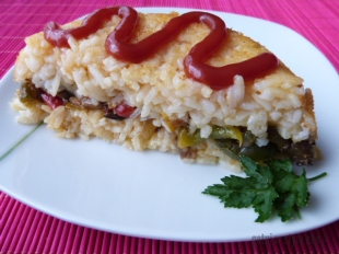 Ryż zapiekany z warzywami i żółtym serem
