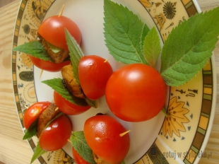 Koreczki z pomidorkami cherry