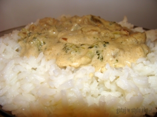 Ryż z sosem grzybowo - brokułowym