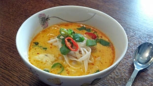 Zupa z kurczakiem Khao Soi Gai
