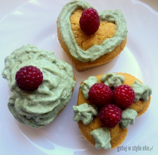 Dyniowe muffinki z zielonym kremem :) 