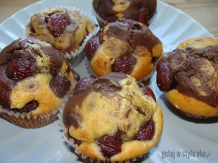 Muffiny z czereśniami