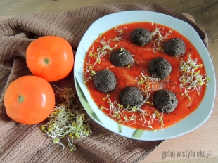 Krem pomidorowy z gryczanymi pulpecikami