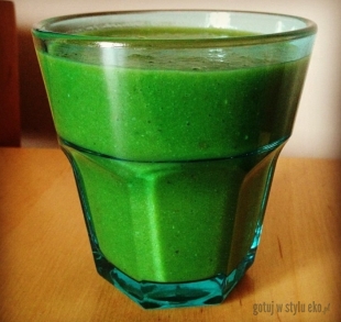 Zielony koktajl z sokiem z aloesu