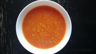 Rozgrzewająca zupa z soczewicą