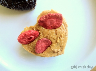 Muffinki bez pieczenia z kremem orzechowym :) 
