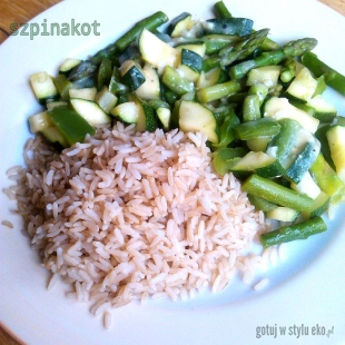 Zielona potrawka z sosem beszamelowym