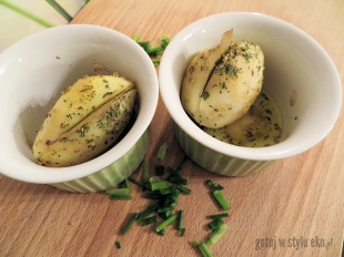 Pieczone ziemniaki z liściem laurowym