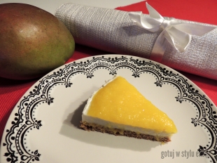 Wegański kokosowy sernik z mango