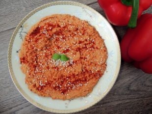 Hummus z pieczoną papryką