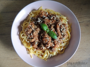 Spaghetti z wegańskim mielonym z kalafiora