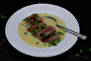 Selerowa zupa krem ze stekiem z tuńczyka 