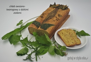 Chleb owsiano - twarogowy z dzikimi ziołami