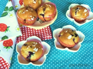 Muffinki z rabarbarem i borówkami
