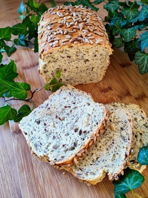 Domowy chleb wieloziarnisty