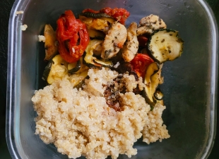 Filet z warzywami i komosą ryżową