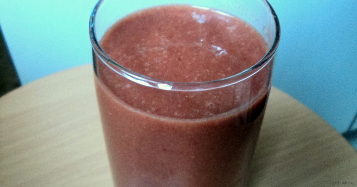 Koktajl kakaowy z białkiem konopnym :) Przepisy Gotuj w Smoothie z suszoną śliwką i cynamonem. Świąteczna