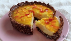 Tarta z cytrynową galaretką i brzoskwinią