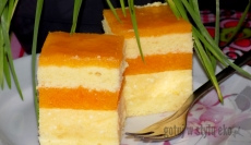 Sernik z brzoskwiniową masą