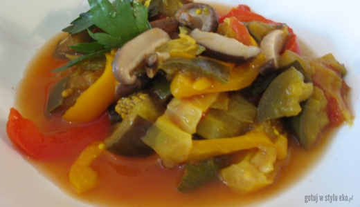 Gulasz warzywny z grzybami shiitake