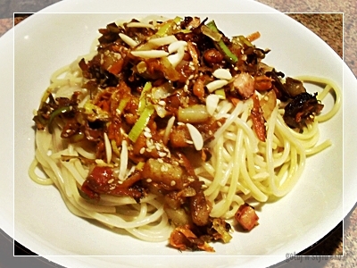 Makaron spaghetti w stylu chińskim