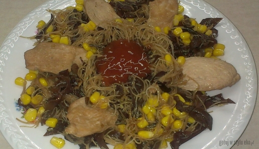 Makaron ryżowy z kurczakiem i grzybami Mun