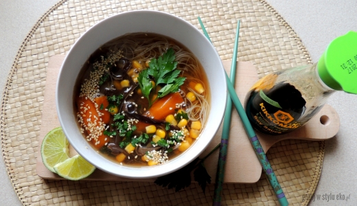 Orientalna zupa z grzybami mun