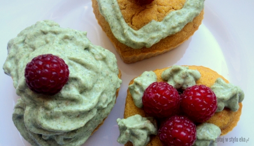 Dyniowe muffinki z zielonym kremem :) 