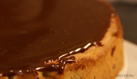 Sękacz z marcepanem w polewie czekoladowej