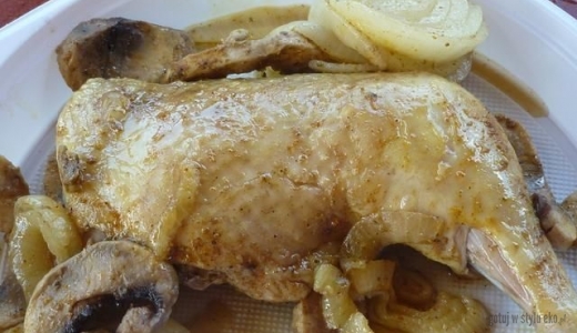 Kurczak grilowany z pieczarkami i cebulą 