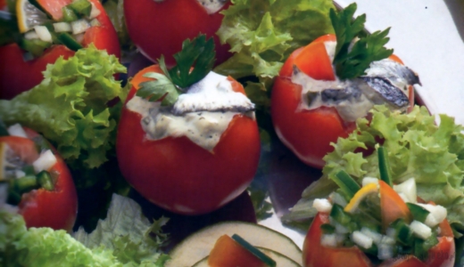Pomidory nadziewane sałatka śledziową