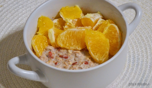 Jogurtowo-goji owsianka z pomarańczami