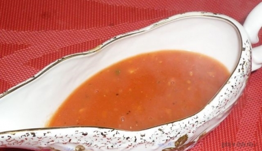 Sos pomidorowy z czosnkiem i bazylią 
