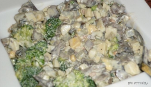 Sałatka pieczarkowo-brokułowa 